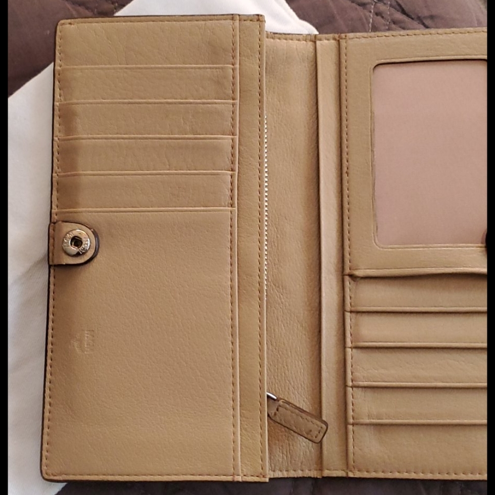 ❤ MCM Wallet ❤ - Picture 4 of 6